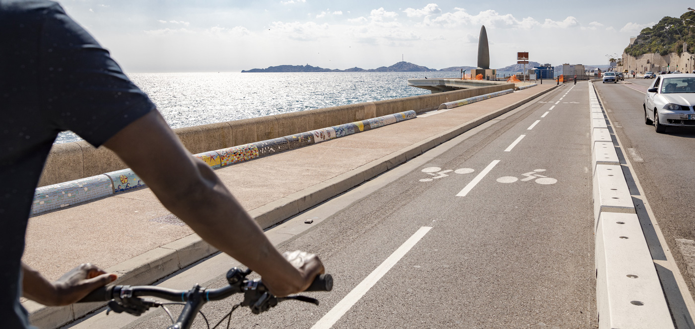 Piste cyclable sur la Corniche Kennedy ©David Girard