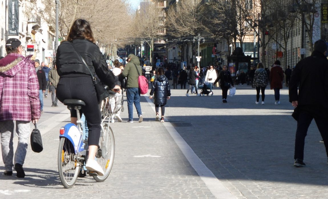 En passant près des passants : La Canebière